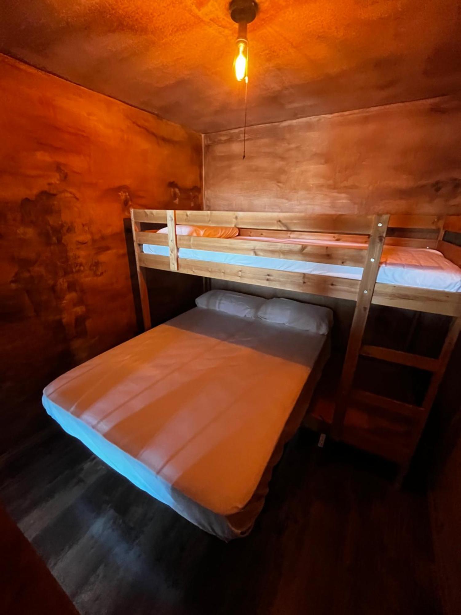 San Martín de ValdeiglesiasOld West House Pantano De San Juanアパートメント エクステリア 写真