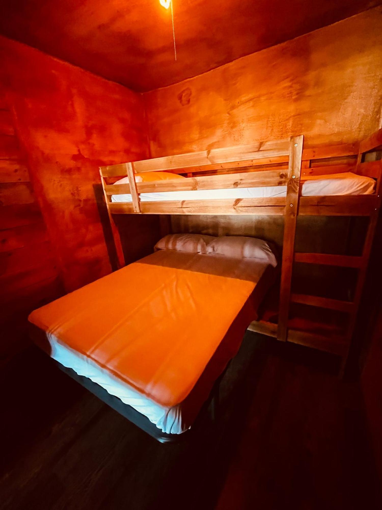San Martín de ValdeiglesiasOld West House Pantano De San Juanアパートメント エクステリア 写真
